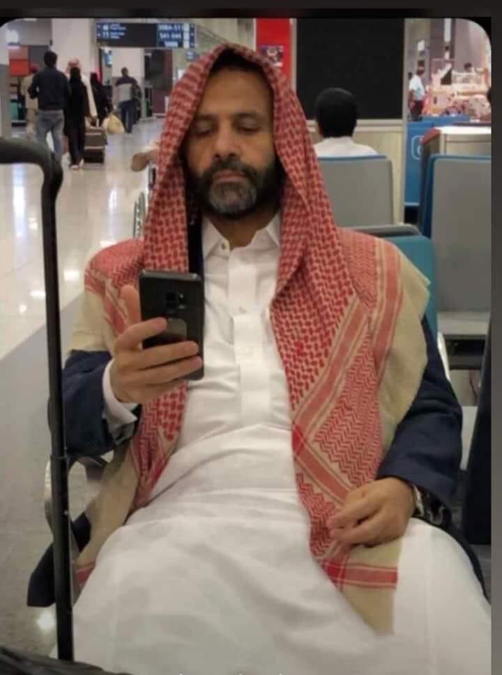 مراقبون .. سبعة وعشرون عضوا من الخمسين ينتمون لحزب الاصلاح ويتاهبون لاختيار حميد الاحمر رئيسا لهيئة مساندة مجلس... مراقبون .. سبعة وعشرون عضوا من الخمسين ينتمون لحزب الاصلاح ويتاهبون لاختيار حميد الاحمر رئيسا لهيئة مساندة مجلس...