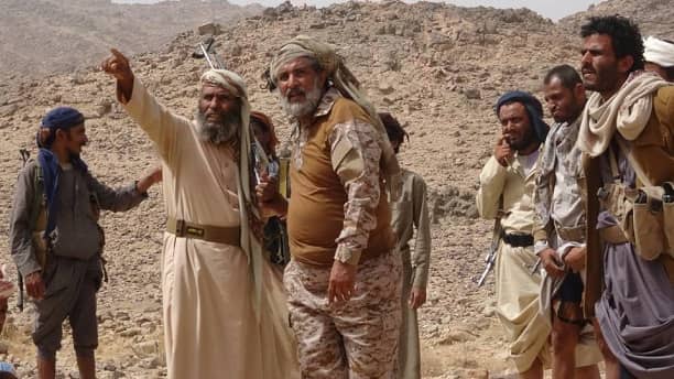 تصفح نت يكشف اسباب الصراع بين الأحمر والعكيمي ومصدر عسكري رفيع يحذر من هذا الأمر