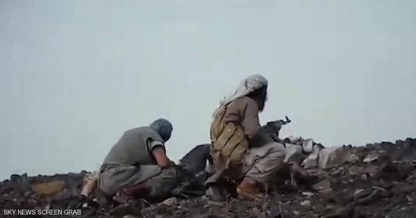 الكشف عن قيام اعلام الحوثي بتصوير مشاهد تمثيلية لمسلحين بزي القاعدة