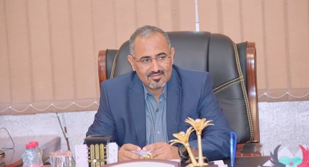 رئيس المجلس الانتقالي الزبيدي يهدد الشرعية بشأن مجلس النواب ويتناقض أمام شرعية هادي