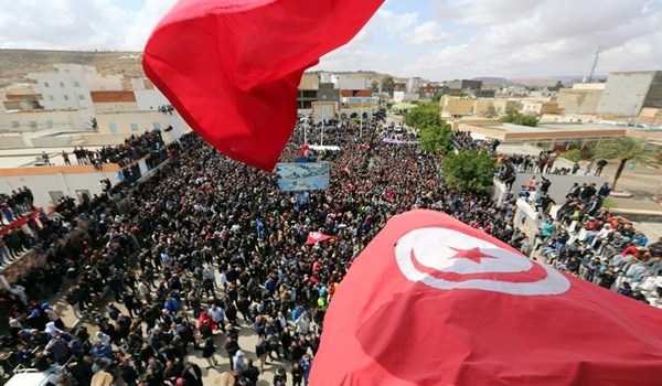 تونس إحتجاجات عقب إقدام صحفي على حرق نفسه